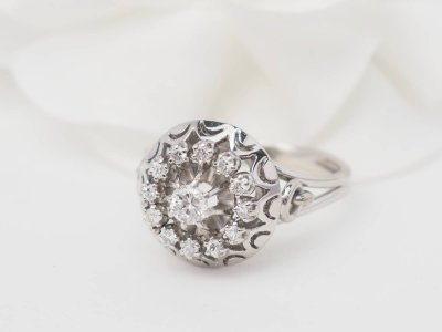 Vintage-Ring aus Weißgold, Platin und Diamanten