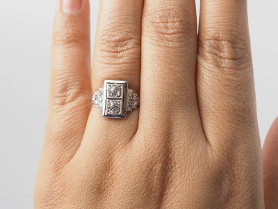 Anello Art Déco in platino, oro bianco e diamanti