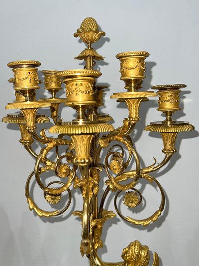 Coppia di candelabri con donne alate XIX secolo.