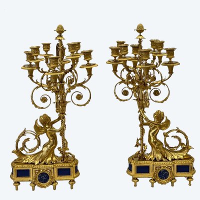 Coppia di candelabri con donne alate XIX secolo.