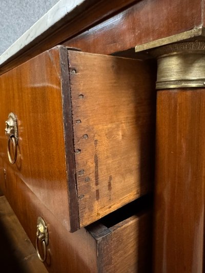 Magnifica cassettiera in mogano di epoca Impero del 1810 circa