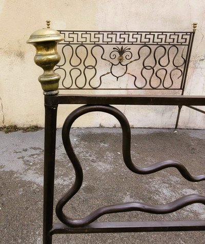 Grande letto in acciaio con serpenti, inizio XIX secolo