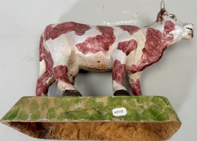 Paire de terre cuite vernissée , deux vaches sur socle