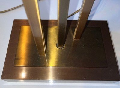 Maison CHARLES   Lampe Modèle Thèbes à Décor De Trois Feuilles De Papyrus En Bronze Doré Signée