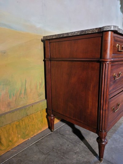 Petite commode Louis XVI En Acajou