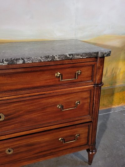 Petite commode Louis XVI En Acajou