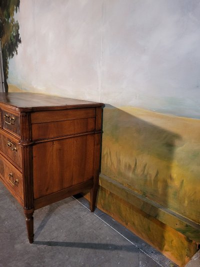 Petite Commode Louis XVI En Noyer