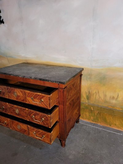 Petite Commode époque Louis XVI En Marqueterie
