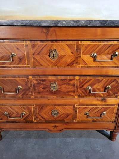 Petite Commode époque Louis XVI En Marqueterie