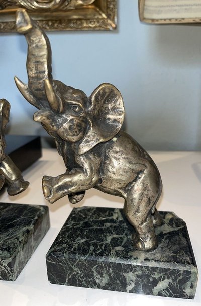 Louis FONTINELLE ( 1886-1964 ) Paire De Serre Livres Aux éléphants En Bronze Sur Marbre  Signés