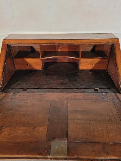Scrivania in noce inclinata d'epoca Luigi XVI