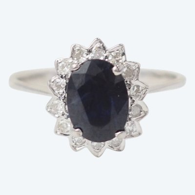 Bague marguerite en or blanc, diamants et saphir ovale