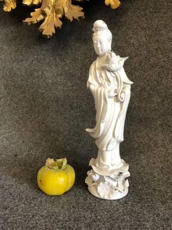 Guanyin Aus Porzellan. China, Ende des 19. Jahrhunderts