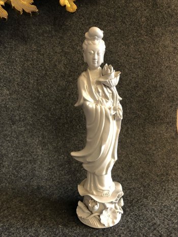 Guanyin Aus Porzellan. China, Ende des 19. Jahrhunderts