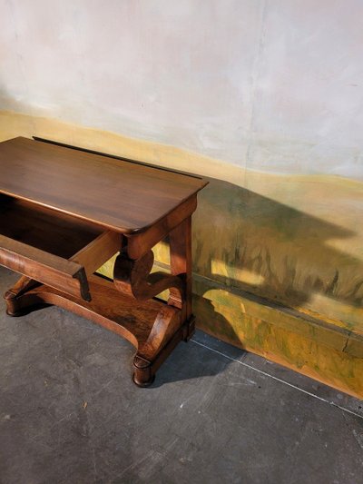Consolle d'epoca in noce, stile restauro