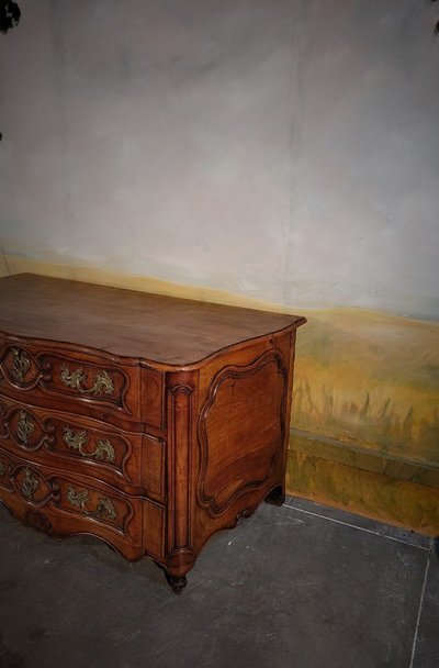 Commode Arbalète  époque Louis XV En merisier