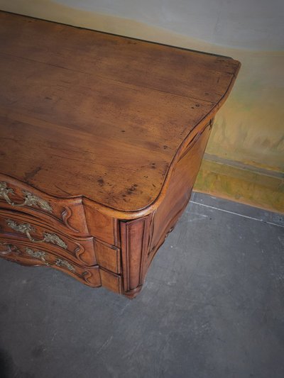 Commode Arbalète  époque Louis XV En merisier