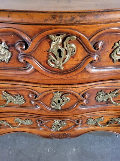 Commode Arbalète  époque Louis XV En merisier