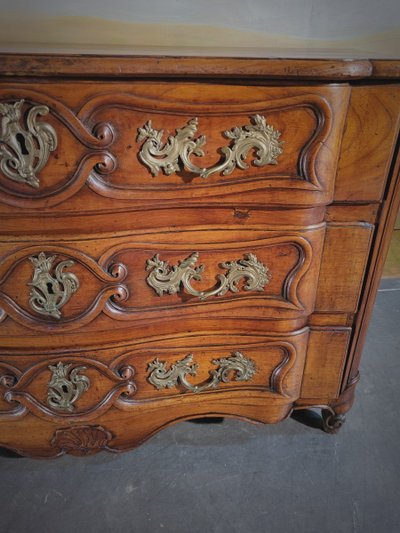 Commode Arbalète  époque Louis XV En merisier