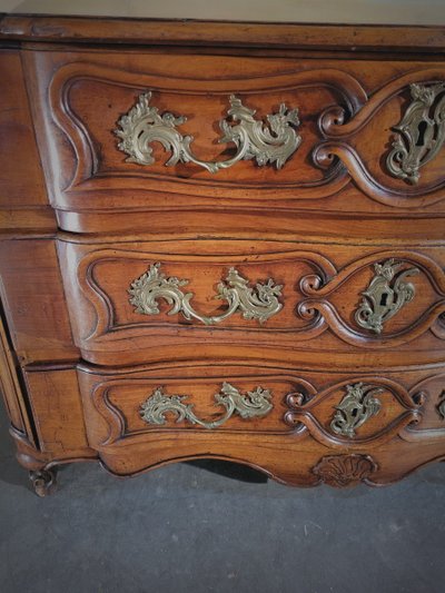 Commode Arbalète  époque Louis XV En merisier