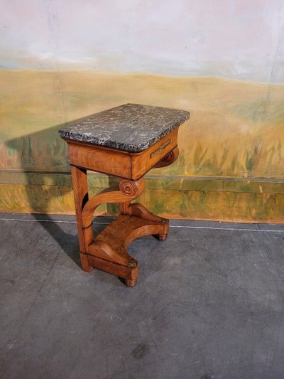 Piccola consolle d'epoca in noce, stile restauro