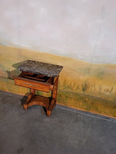 Piccola consolle d'epoca in noce, stile restauro