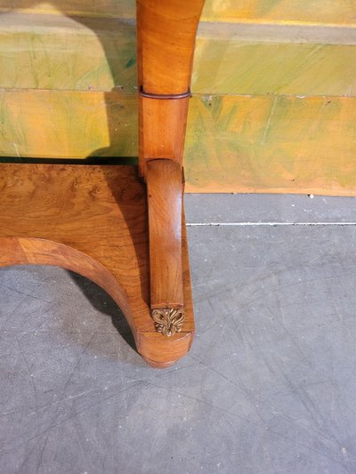 Piccola consolle d'epoca in noce, stile restauro