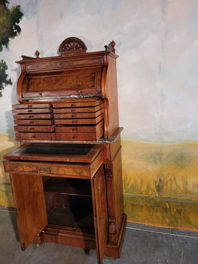 Zahnarztschrank, 19. Jahrhundert