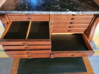 Zahnarztschrank, 19. Jahrhundert