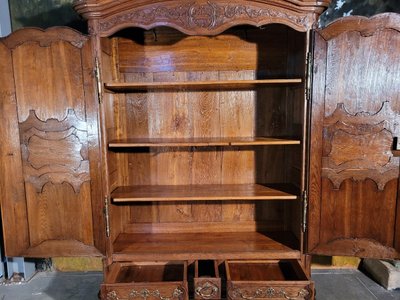 Geschnitzter Eichenschrank aus der Zeit Ludwigs XIV.