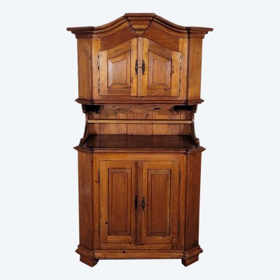 Piccola credenza a due corpi in abete di montagna