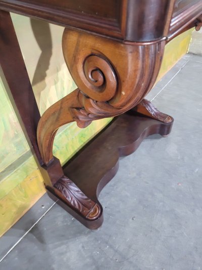 Consolle in mogano del periodo di restauro