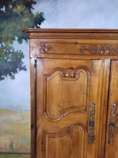 Piccola credenza Luigi XV in betulla massiccia