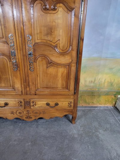Piccola credenza Luigi XV in betulla massiccia