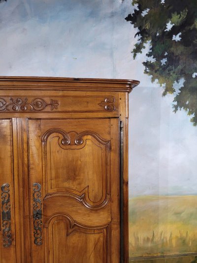 Piccola credenza Luigi XV in betulla massiccia