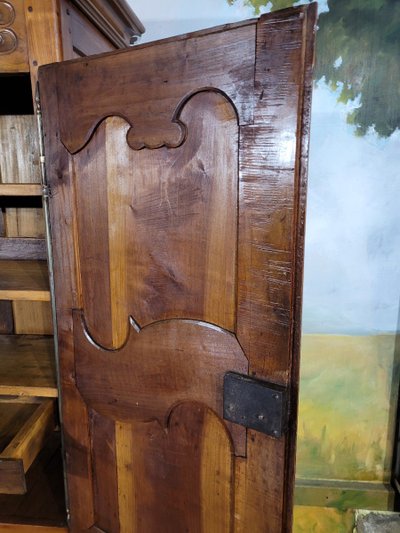 Piccola credenza Luigi XV in betulla massiccia