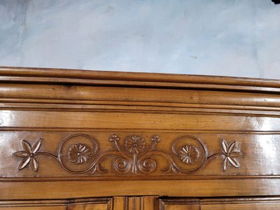 Piccola credenza Luigi XV in betulla massiccia