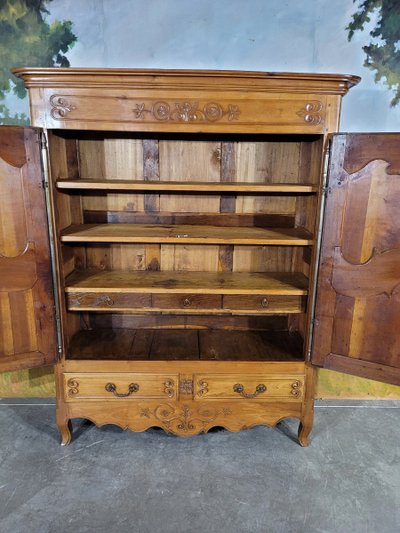 Piccola credenza Luigi XV in betulla massiccia