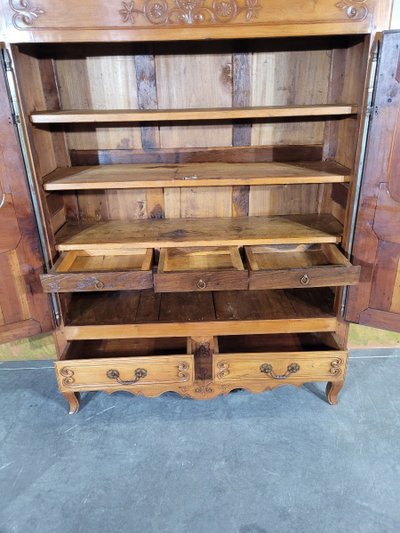 Piccola credenza Luigi XV in betulla massiccia