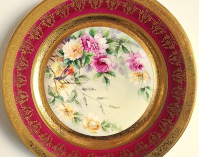 Deko-Teller oder Platte aus Limoges-Porzellan, bemalt mit Vogel-Dekor Rotkehlchen und Rosen
