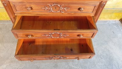 Petite Commode Louis Philippe En Noyer Massif