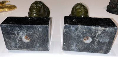 GARREAU Georges Raoul ( 1885-1955) Ein Paar Buchstützen aus Bronze mit grüner Patina Signiert