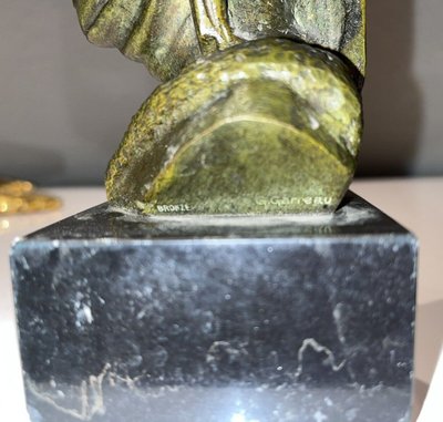 GARREAU Georges Raoul ( 1885-1955) Ein Paar Buchstützen aus Bronze mit grüner Patina Signiert