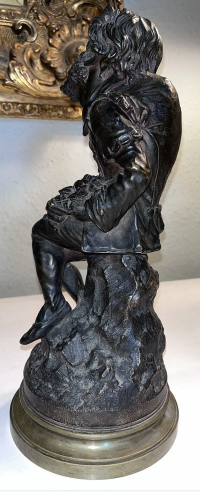 LE LIBON (XX) Statua di Quasimodo in bronzo firmata con doppia patina Altezza 33 cm