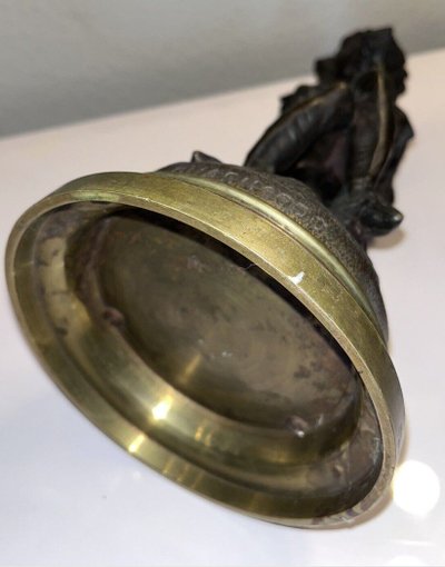 LE LIBON (XX) Statua di Quasimodo in bronzo firmata con doppia patina Altezza 33 cm