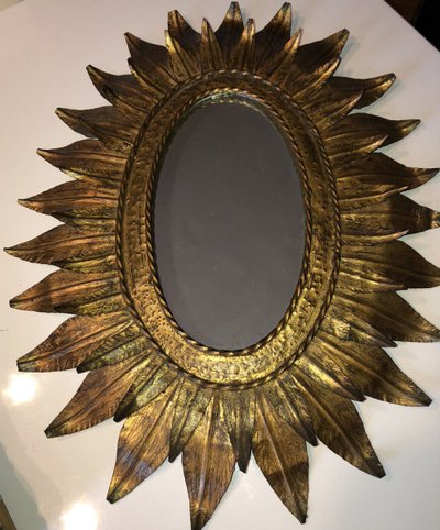 Specchio solare in metallo dorato decorato con 2 file di foglie leggermente arrotolate Stile Chaty
