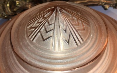 LELEU Georges Art Deco Lampe aus versilbertem Metall und satiniertem Glas mit Stufen-Dekor Signiert