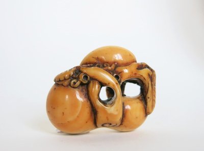 Netsuke - Rongeur Sur Une Calebasse En Ivoire. Japon Edo, 18e Siècle