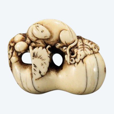 Netsuke - Rongeur Sur Une Calebasse En Ivoire. Japon Edo, 18e Siècle