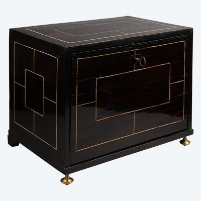 Small Travel Cabinet in Rosewood Veneer, 17th Century